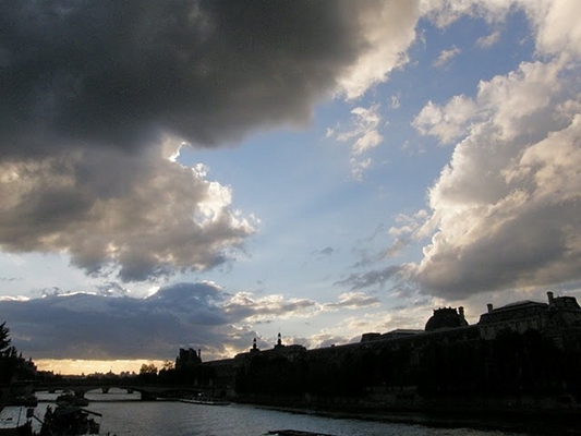 Paris, Seine et nuages, photo Jupira Corbucci